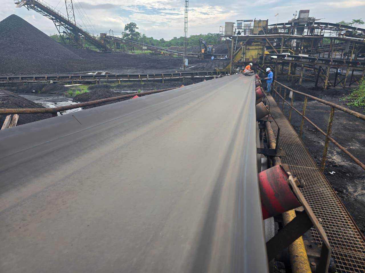 Menghindari Downtime Mahal: Mengapa Memilih Conveyor Belt Berkualitas Adalah Investasi Krusial Bagi Industri Berat